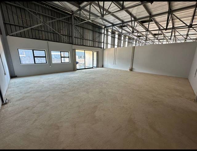 1,300M² WAREHOUSE TO LET IN LANSERIA